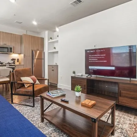 Luxurious New Unit Studio2Ba Pool, Golf Sim